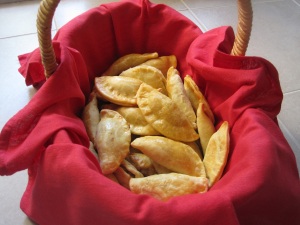 Served in a basket, wrapped up in linen.